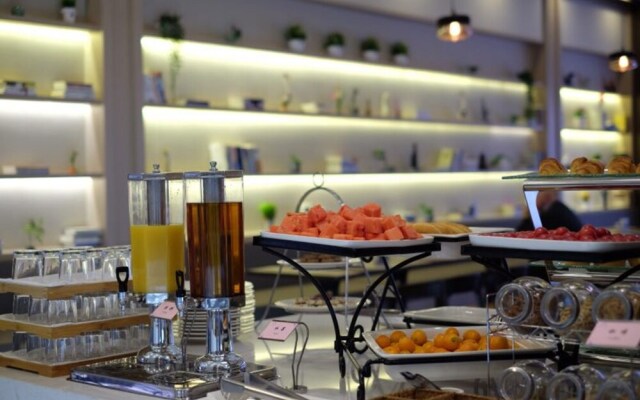 Atour Hotel Pudong Airport