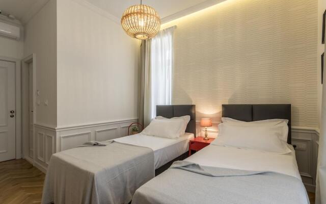 Evala luxury rooms with pool and garden