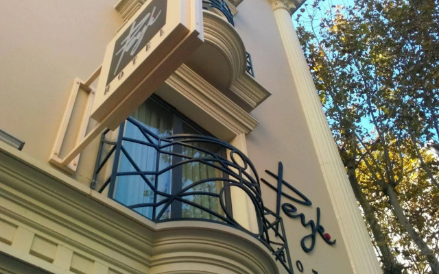 Peyk Hotel