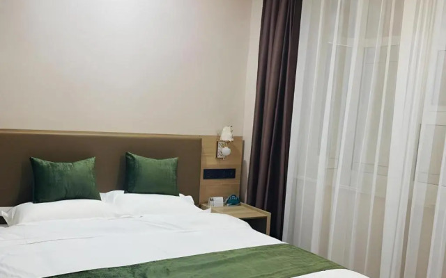 GreenTree Inn Express Xuzhou Pizhou Tiefu Town Bus station.