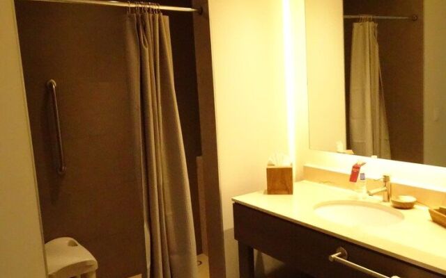 Hampton Inn by Hilton Celaya