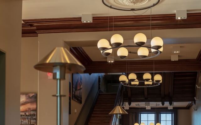 Hotel Henry Buffalo, Curio Collection By Hilton