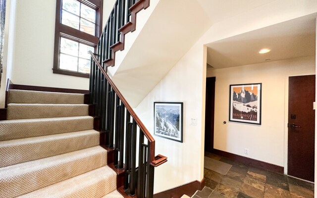 Juniper Crest #25 4 Bedroom Condo by RedAwning