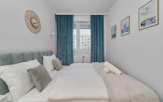 Blue Sky Apartment by Renters