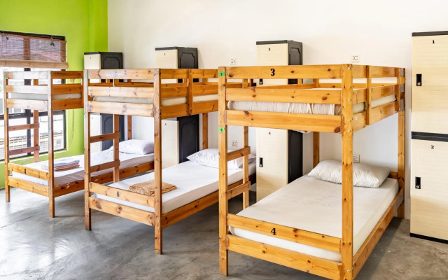 PODs The Backpackers Home & Cafe