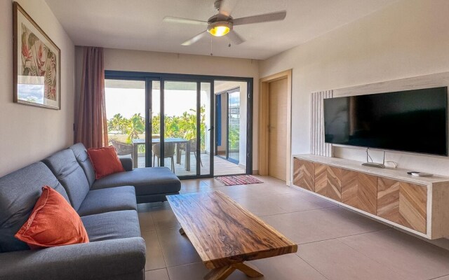 Modern Luxury Condo Close to the Beach