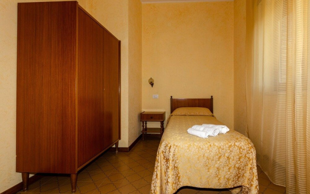 Hotel Holiday