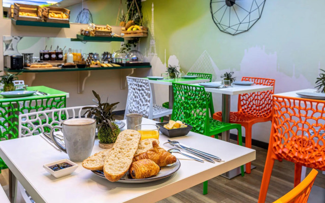 Hotel Ariane Montparnasse by Patrick Hayat