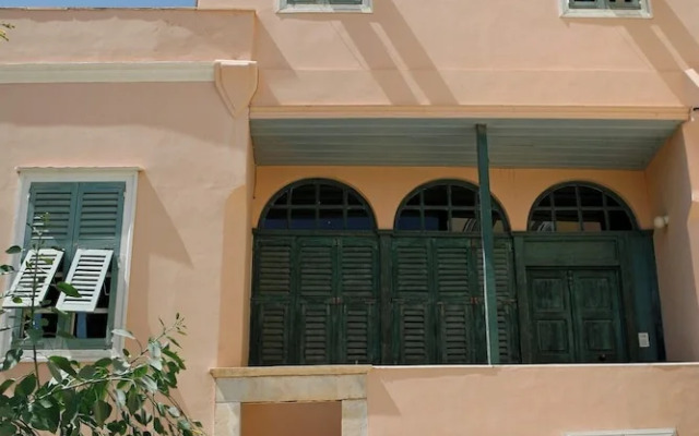 Seaside Neoclassical Property in Vaporia Ermoupoli