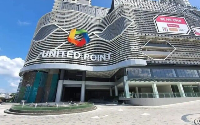 United Point Residence by Sleepy Bear