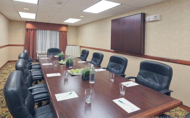 Country Inn & Suites by Radisson, Milwaukee West (Brookfield), WI