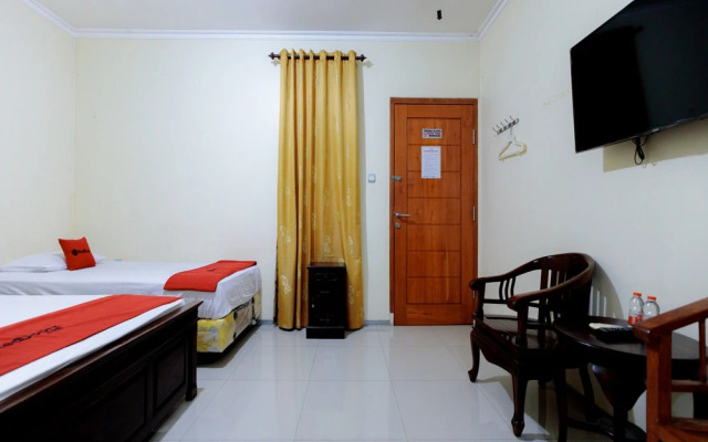 RedDoorz Syariah @ Delta Sari Aloha Waru