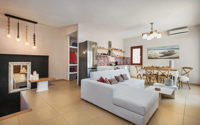 Modern 2-Bed House in the city centre Fira