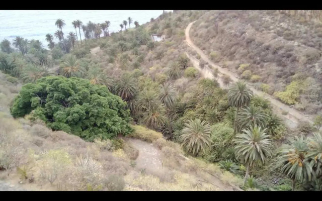 Villa in protected space in front of the sea