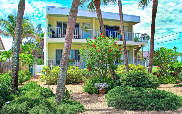 Premier Pass-a-grille Beachside Condo (108-14)