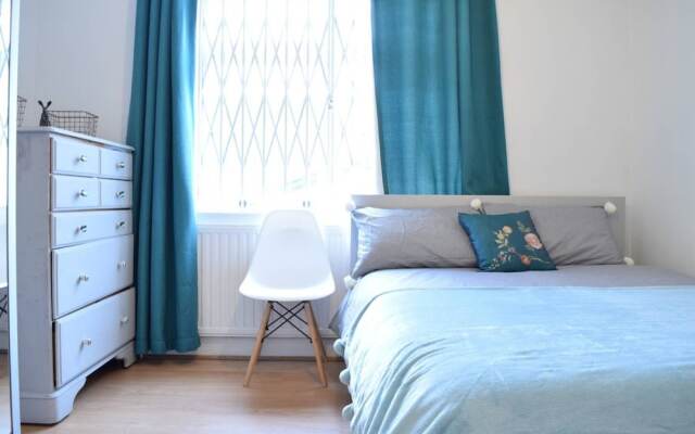 2 Bedroom Victorian Maisonette in Brixton