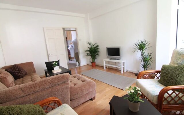 4 Bedroom Apartment in Kilburn With Private Balcony