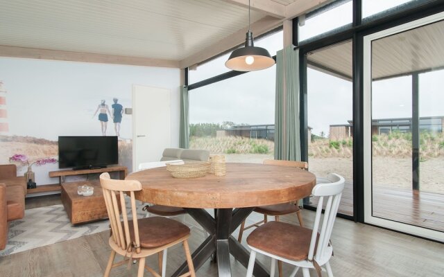 Comfy Lodge with 2 Bathrooms near Beach