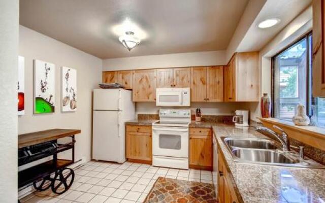 Cedars 18 - Ski-In/Ski-Out Apartment