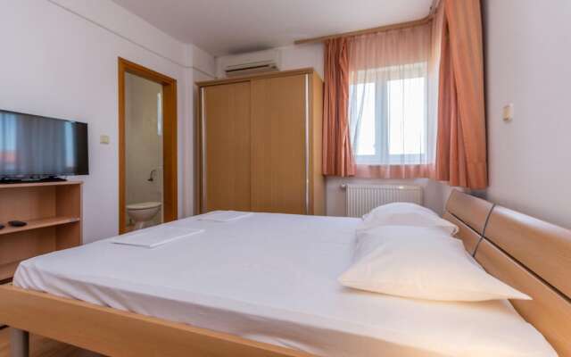 Amazing Apartment in Pakostane With Wifi