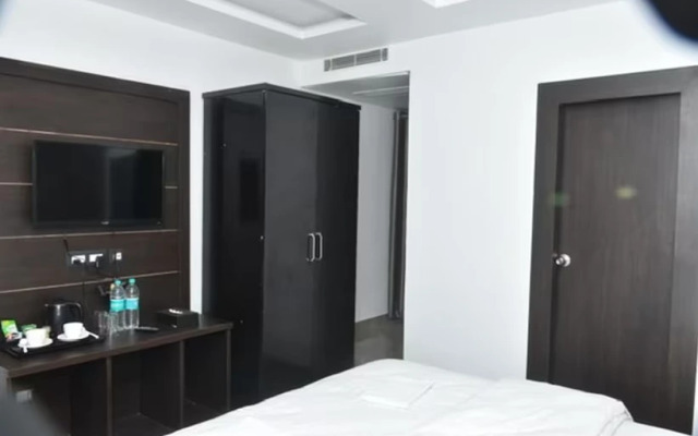 Red Carpet Hotel And Banquets