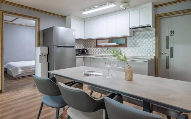 Yeosu Dulggot Pension