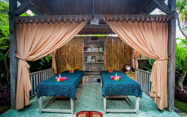 The Syron Huts Lembongan