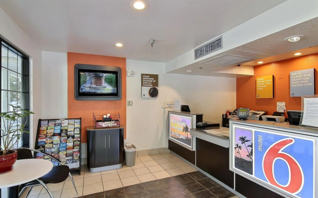 Motel 6 Thousand Oaks, CA
