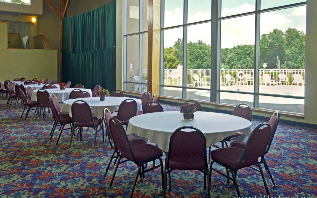 Lifestyle Inn Cedar Falls