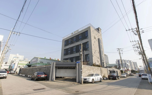 Calm Rest Hotel Busan Sasang