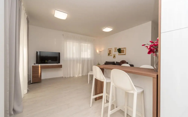 Apartments & Rooms Pool Villas Maris B