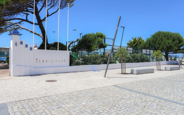 Sea View Apartment by Rent4all