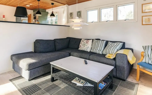 6 Person Holiday Home in Vaeggerlose