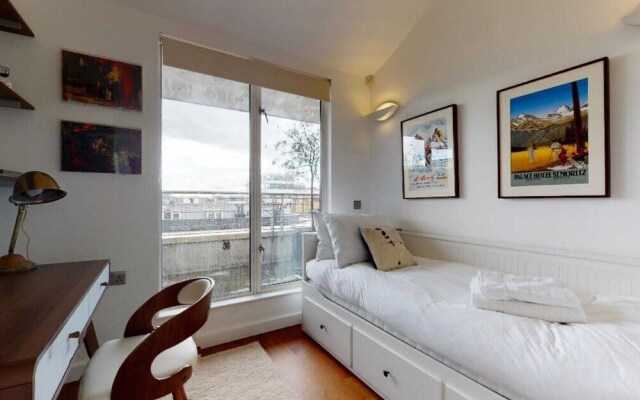 Short let - Penthouse Apartment With West-facing Terrace