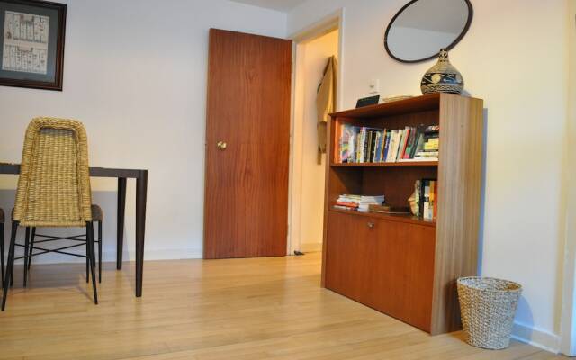 Central 1 Bedroom Apartment With Parking