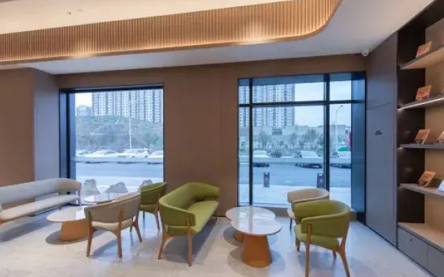 JI Hotel (Xinyangshi Zhengfu Wanda Plaza)