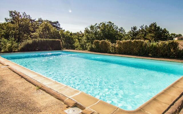 Modern Holiday Home in Salignac-Eyvigues with Swimming Pool