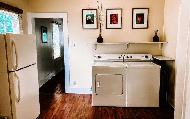 Blue Moon Guest House and Saloon