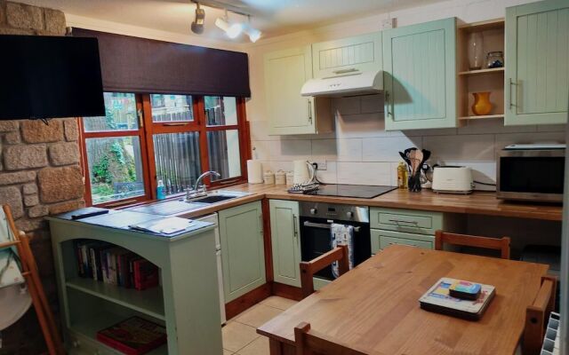 Rebels Retreat - 2-bed Chalet nr St Ives & Hayle