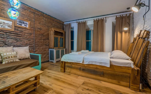 H&B apartments Zurab Zhvania
