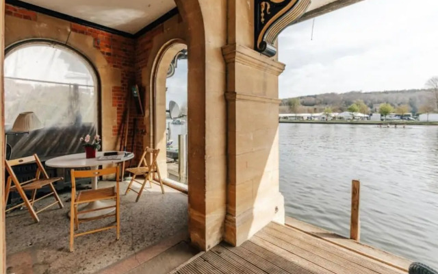 Water s Edge - From 300 Per Night