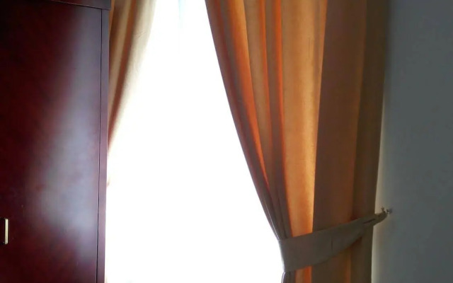Royal Crown Hotel & Suites