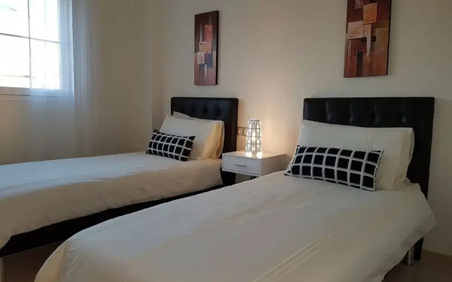 Top Floor Apt Close To Duquesa