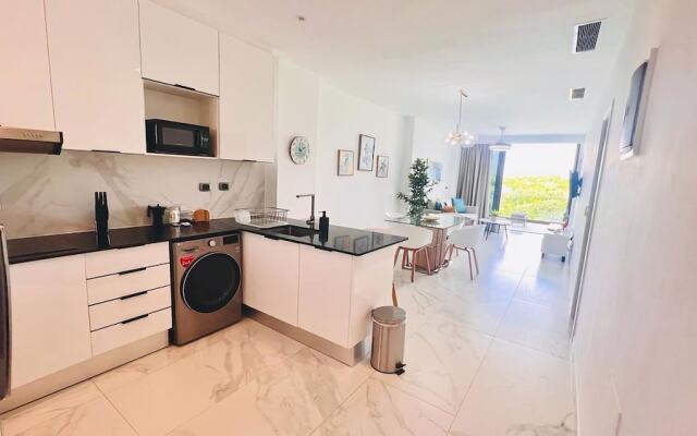 Luxury Apartment With Pool And Golf View