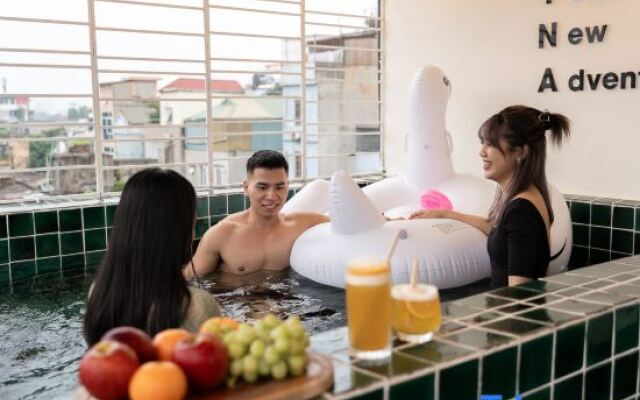 UNIQUE Creative - Wooden Design - Rooftop Jacuzzi