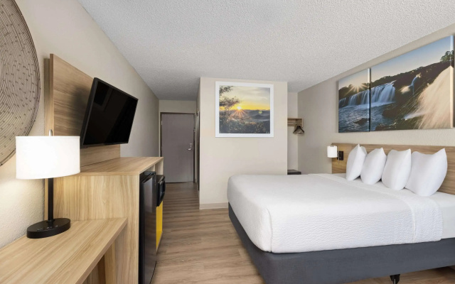 Days Inn by Wyndham Carthage
