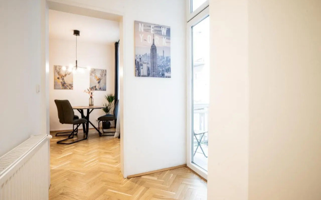 Modern and lovely apartment next to subway station