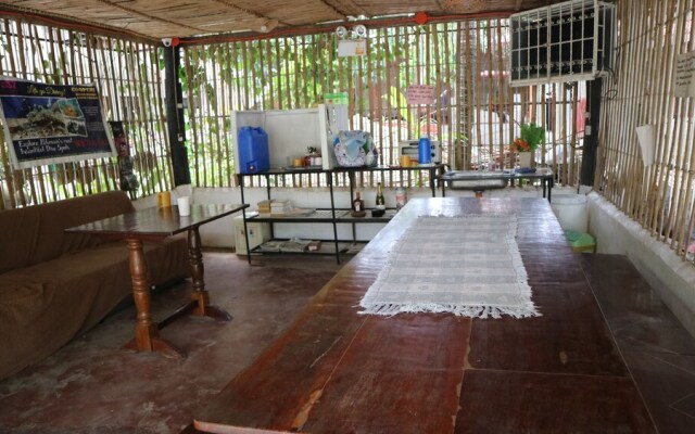 Charm Guest House - Hostel