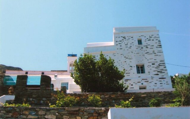 "Harmony" Apt in Stone Tower 1690 • Andros Island