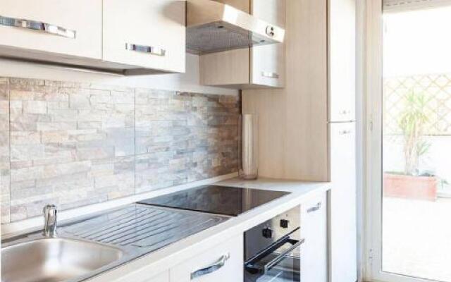 Rome Apartment - Queen